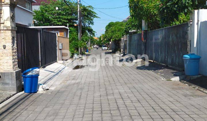 Rumah 2 lantai di Panjer jalan paving lebar 1