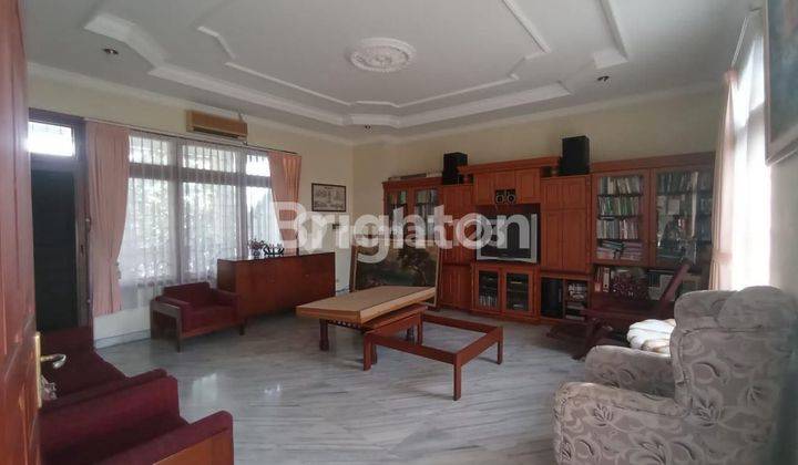 Rumah di lingkugan elit Renon kamar banyak 1