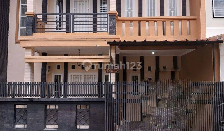 Disewakan Rumah 5 Kamar 2 Lantai Siap Huni 1