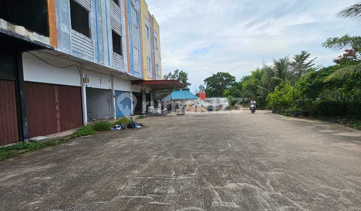 3-story shop house in Tembesi Citra Fortuna, 3 units available.