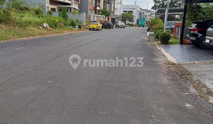 3-Story House in Sukajadi Taman Golf Residence 1 2