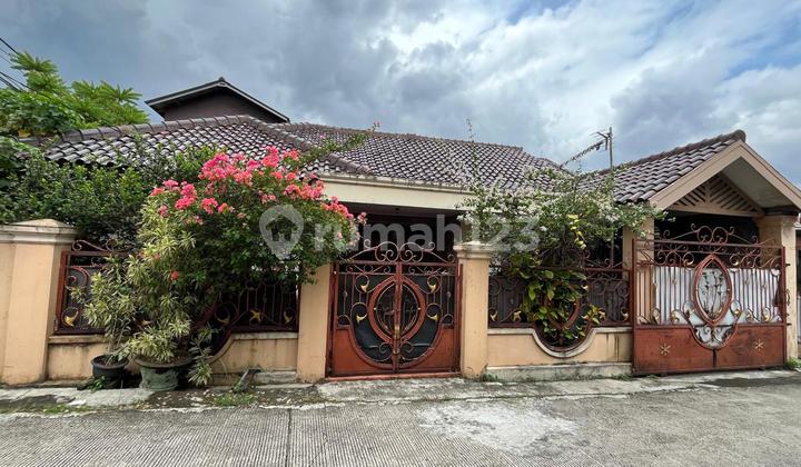 1.5-Story SHM Hook House in BTN Hankam Complex, Kelapa Dua Cimanggis, Depok.