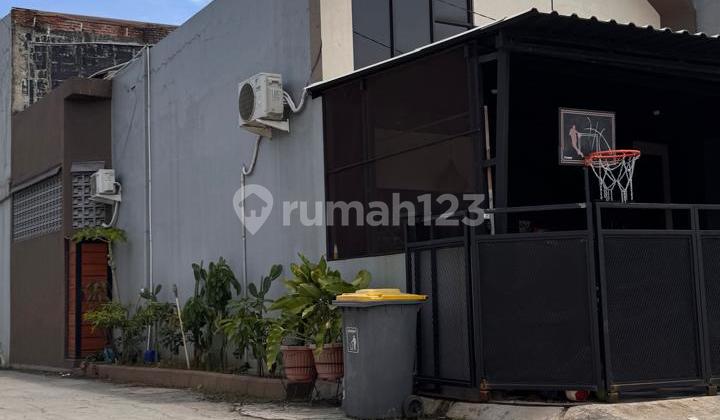 Rumah 2 Lantai Spesial Design SHM Full Furnished di Perumahan Green Exotica Serua, Bojong Sari, Depok. 2