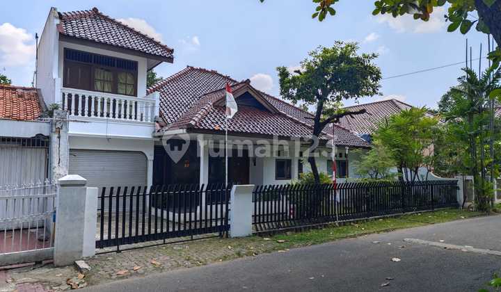 Harga Spesial Rumah Klasik SHM di Komplek PLN Klender, Jakarta Timur 1