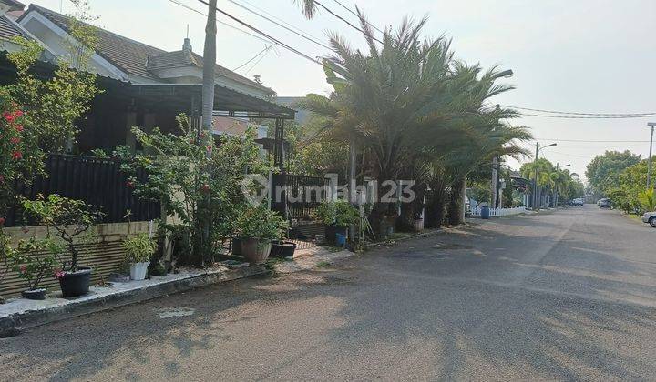 Rumah Siap Huni Depan Taman di Cluster Lavesh Harapan Indah  1