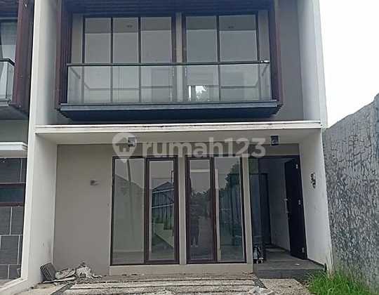 Rumah Bagus Siap Huni di Cluster Greenwood - Renov 2024, Bebas Banjir & Lokasi Strategis! Rumah Bagus Siap Huni di Cluster Greenwood - Renov 2024, Bebas Banjir & Lokasi Strategis!