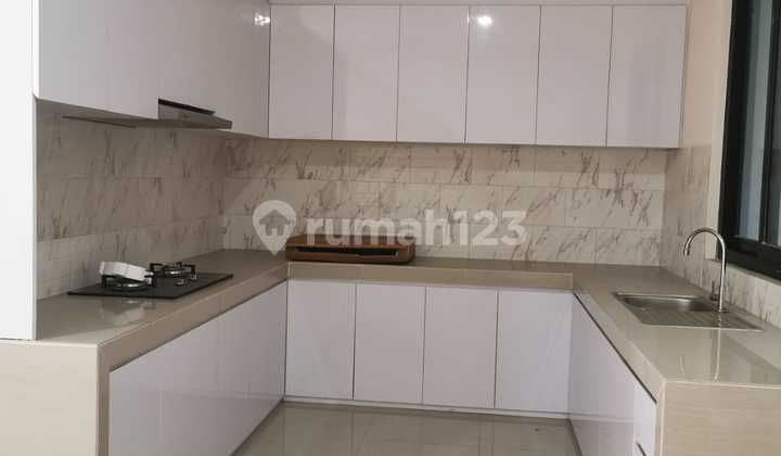 Disewakan Rumah Baru Taman Ratu Siap Huni  2