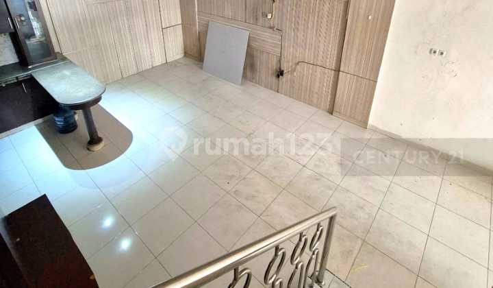 Rumah 3 Lantai Bagus Lokasi Strategis di Sunter 2