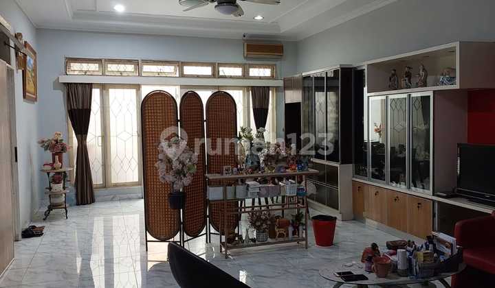 Quick Sale: Move-in Ready House with 3-Car Street Access in Sunter