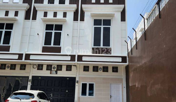 Dijual Cepat Rumah 2.5 Lantai di Komplek Nagoya Kota Medan 2