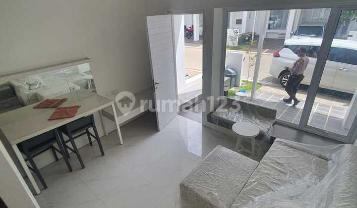 Rumah Baru Dan Mimimalis di Kawasan Bumi Serpong Damai Rumah Baru Dan Mimimalis di Kawasan Bumi Serpong Damai