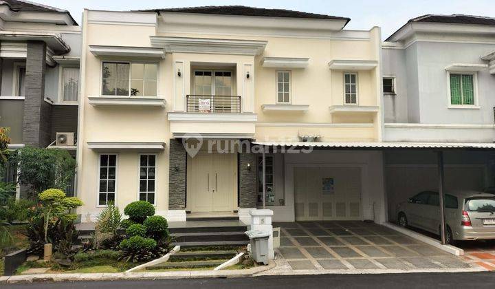 Rumah Depan Club House di PHG Dekat Lapangan Golf 1