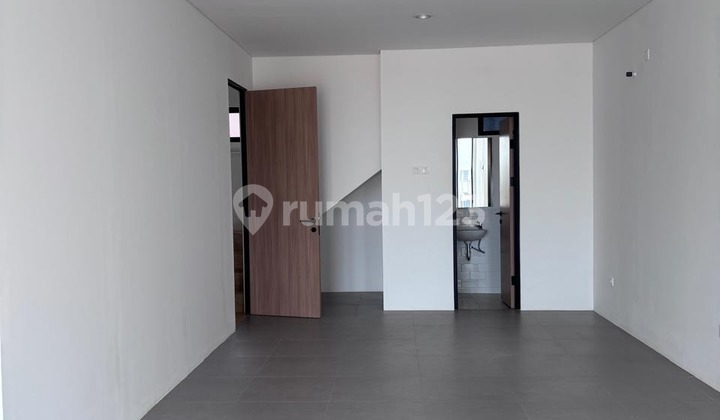 (JKTSC1194) For Rent New Shop House at Park Hive Avenue, Park Serpong