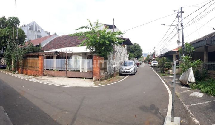 (JKTC1177) House for Sale in a Strategic Location at Pejompongan, Jakarta 2