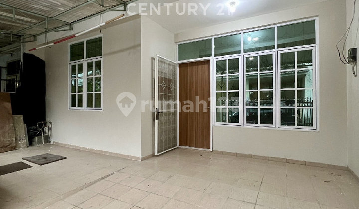 1½ Story House Ready to Live In Non-Flooding Area Sunter R2266 1½ Story House Ready to Live In Non-Flooding Area Sunter R2266