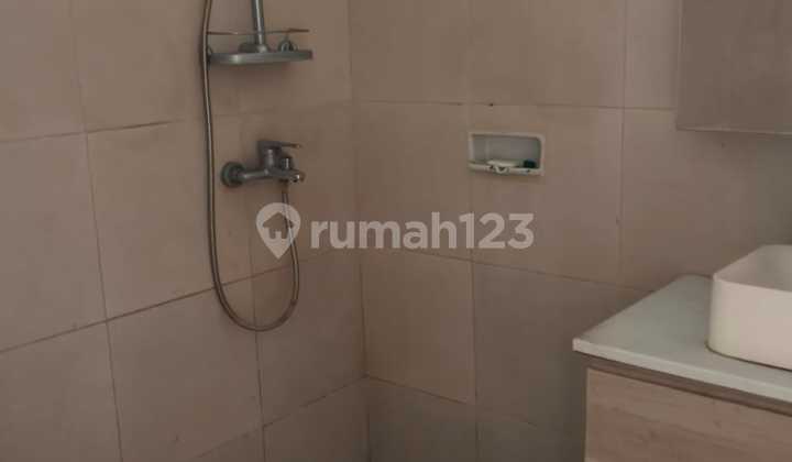 Dijual Rumah Intercon Hadap Utara Lokasi Strategis 2