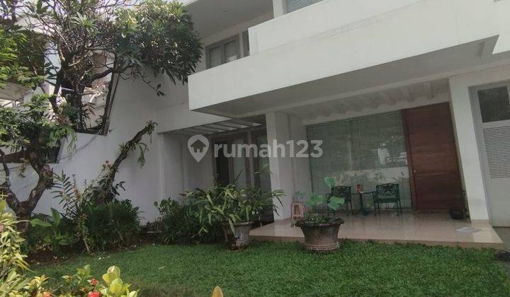 Dijual Rumah Intercon Luas, Rapi Dengan Kolam Renang  1