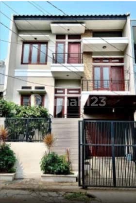 For Rent 2-story House in Taman Aries, North Meruya, West Jakarta