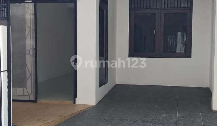 Dijual Cepat Rumah di Grogol Jakarta Barat Kerangka Atap Baja Ringan Hadap Timur Lokasi Strategis 2