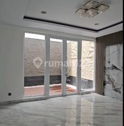 For Rent Newly renovated spacious 4-bedroom house in Metro Permata 1, Karang Tengah, Tangerang