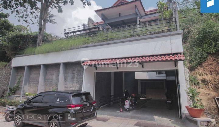 Rumah Bagus Kokoh, 3 lantai di Cipaku, View Terbaik. Cocok untuk Residential, Cafe