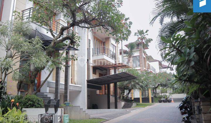 Rumah Lux 3 Lantai, Nyaman