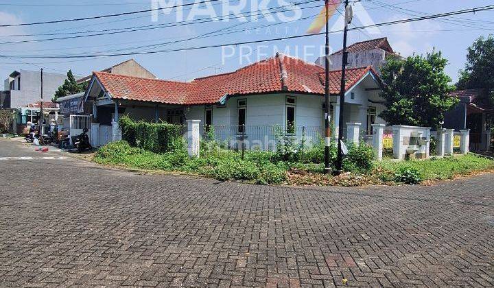 Rumah Posisi Hook Dengan Row Jalan Yang Lebar Di Araya Malang 1