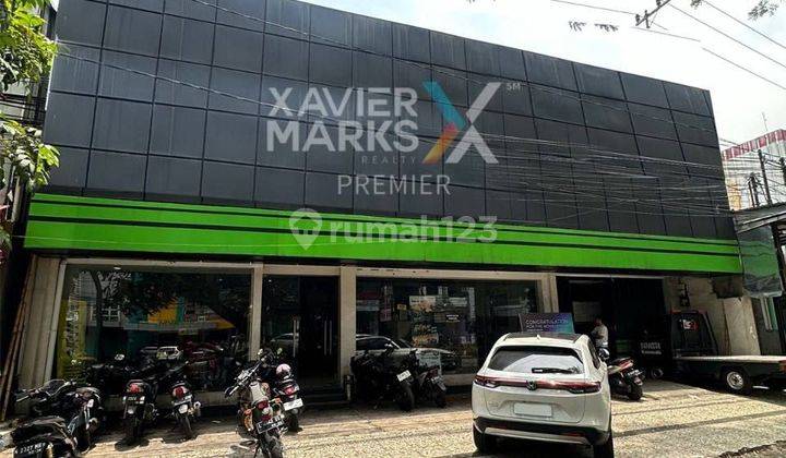 Gedung Showroom Di Poros Jalan Utama Jaksa Agung Suprapto Malang 2