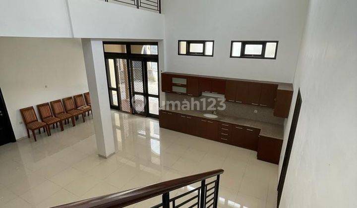 Disewakan Rumah Mewah 2 Lantai di Kawasan Istana Dieng, Malang 2
