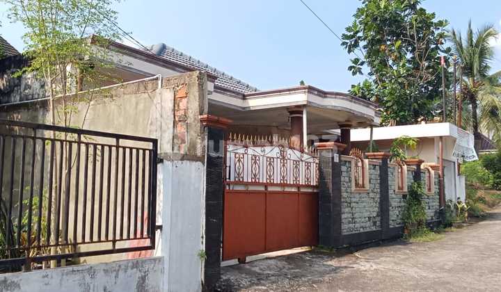 Ready-to-occupy spacious house in Bukit Sangkal, Palembang. Ready-to-occupy spacious house in Bukit Sangkal, Palembang.