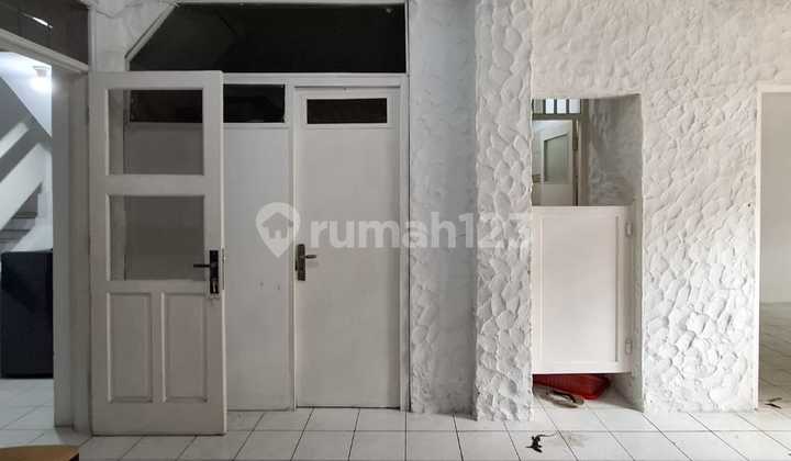 Rumah 5 Kamar Tidur 3 Menit Dari Mrt Lebak Bulus