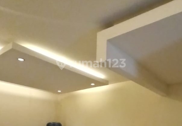 Rumah 2 Lantai di Pondok Indah Jakarta Selatan