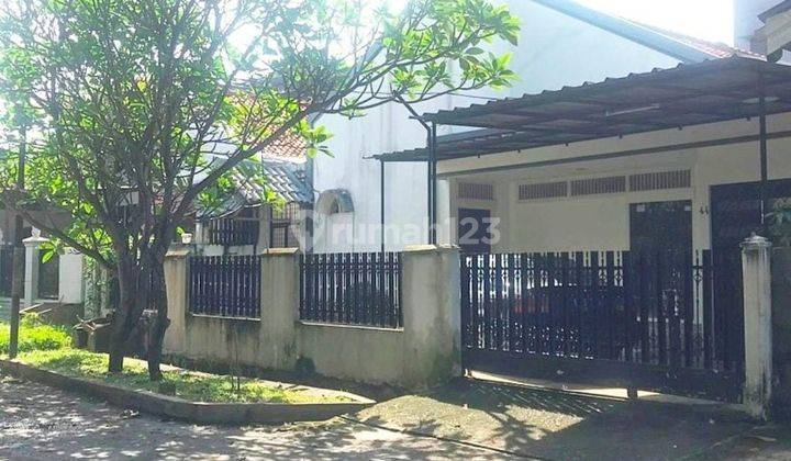 Rumah Luas Hadap Barat di Perumahan Mega Cinere 1