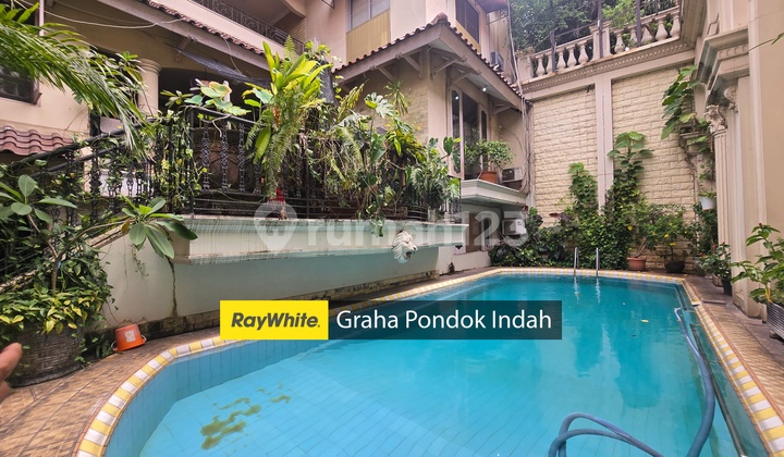 Rumah Mewah dengan Kolam Renang di Adiaksa Raya Lebak Bulus Rumah Mewah dengan Kolam Renang di Adiaksa Raya Lebak Bulus