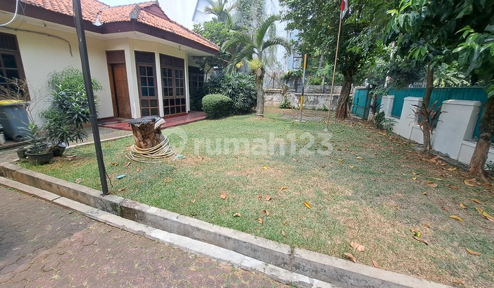 spacious classic house in wijaya kusuma park cilandak south jakarta 2