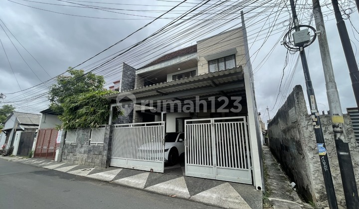 Dijual rumah mewah dengan struktur istimewa di Jalan Haji Nawi