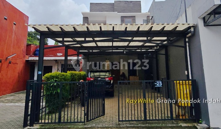 Rumah klasik dengan rooftop di cilandak selatan Rumah klasik dengan rooftop di cilandak selatan