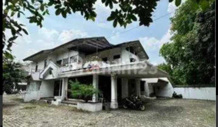 Disewakan rumah hoek 2 lantai di pondok indah jakarta selatan