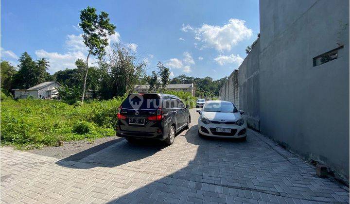 Dekat Uii, Lingkungan Kos Dan Kuliner, Tanah Langka 1