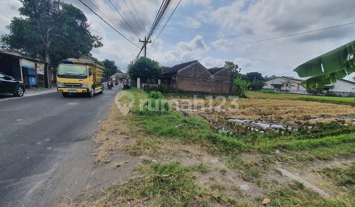 Jl Raya Berbah, 7 Minutes to Adisucipto Airport