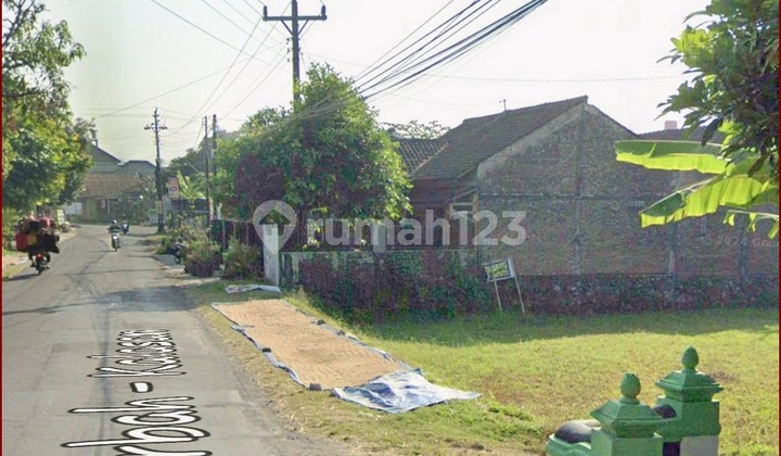 10 minutes from Adisucipto Airport, roadside land in Berbah for sale.