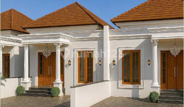 Classic white house around 400 million near Sleman Regional Hospital