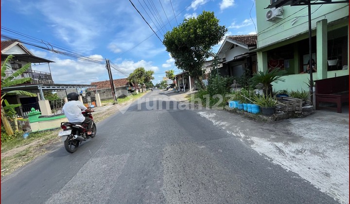 Strategic land by the roadside, only 10 minutes from Adisucipto in Kalasan.