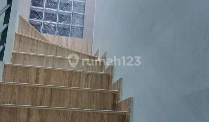Hunian Tempat Tinggal Di Duta Garden , Terdapat 4 Kamar Dan 3 Lantai , Shm, Harga Negooo 2