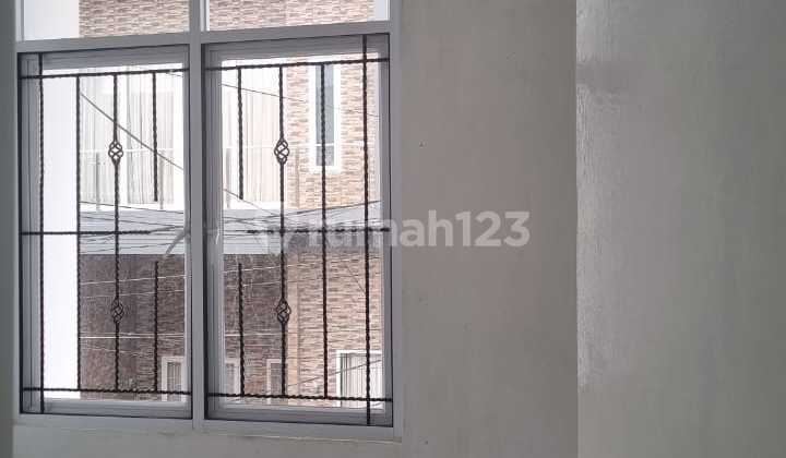 Disewakan Rumah Bagus di Taman Palem Lestari 2