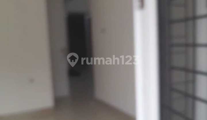 Residence Located in Tangerang, 3 Bedrooms, Good and Busy Location Near the Toll Road, Negotiable Price. Residence Located in Tangerang, 3 Bedrooms, Good and Busy Location Near the Toll Road, Negotiable Price.