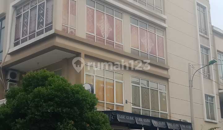 Business Space Located in West Jakarta, Cengkareng, Suitable for Office, Online Shop, Restaurant, and Laundry Businesses, Close to Many Residential Areas, Affordable. Business Space Located in West Jakarta, Cengkareng, Suitable for Office, Online Shop, Restaurant, and Laundry Businesses, Close to Many Residential Areas, Affordable.