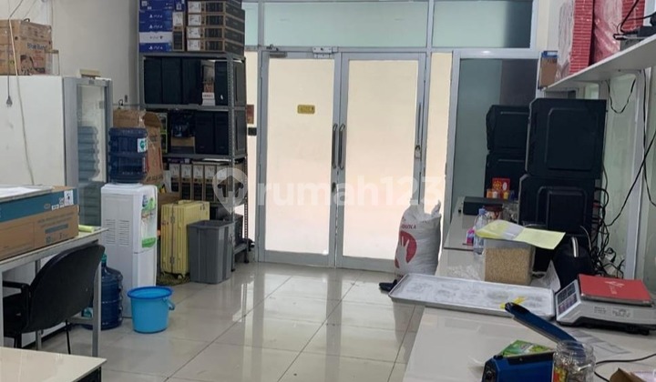 Dijual Ruko Bagus di Taman Surya, Siap Pakai. Posisi Hoek