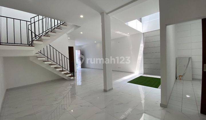 Rumah Baru Modern Minimalis di Taman Kopo Indah Tki 3 1