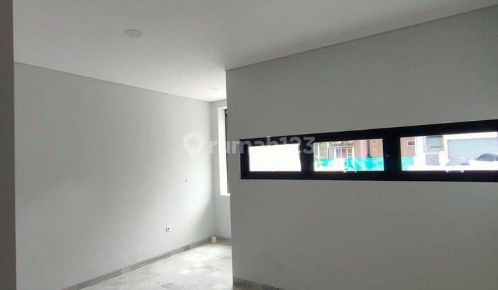 Rumah minimalis keren 2 lantai di Taman Holis Indah 2